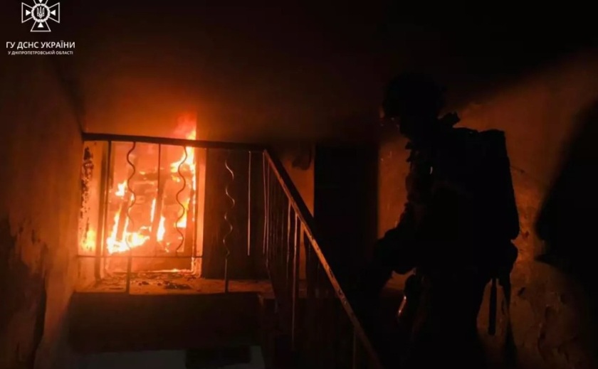 У Зеленодольську під час пожежі в квартирі травмувався чоловік, ще двох врятовано вогнеборцями